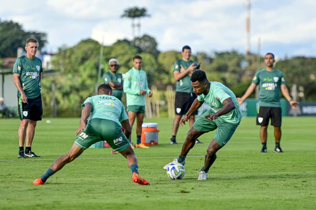 Coritiba x América-MG: escalação, desfalques e mais do jogo do