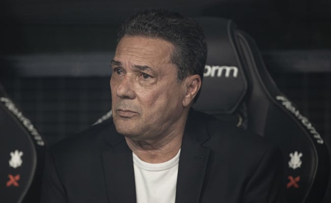 Luxemburgo deve usar reservas na escalação do Corinthians contra o Liverpool, do Uruguai