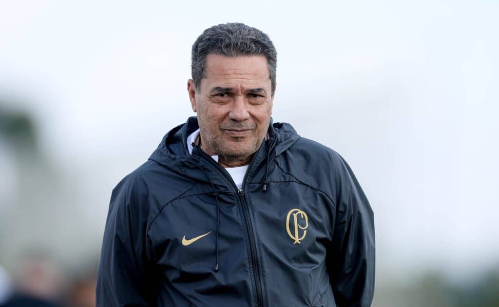 Luxemburgo deve promover novidades na escalação do Corinthians que pega o América-MG